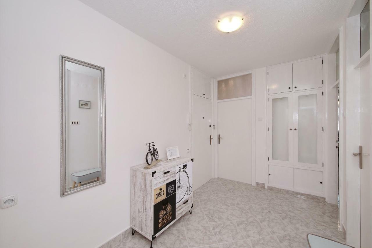 Apartman Lana In City Centre With Garage Zára Kültér fotó