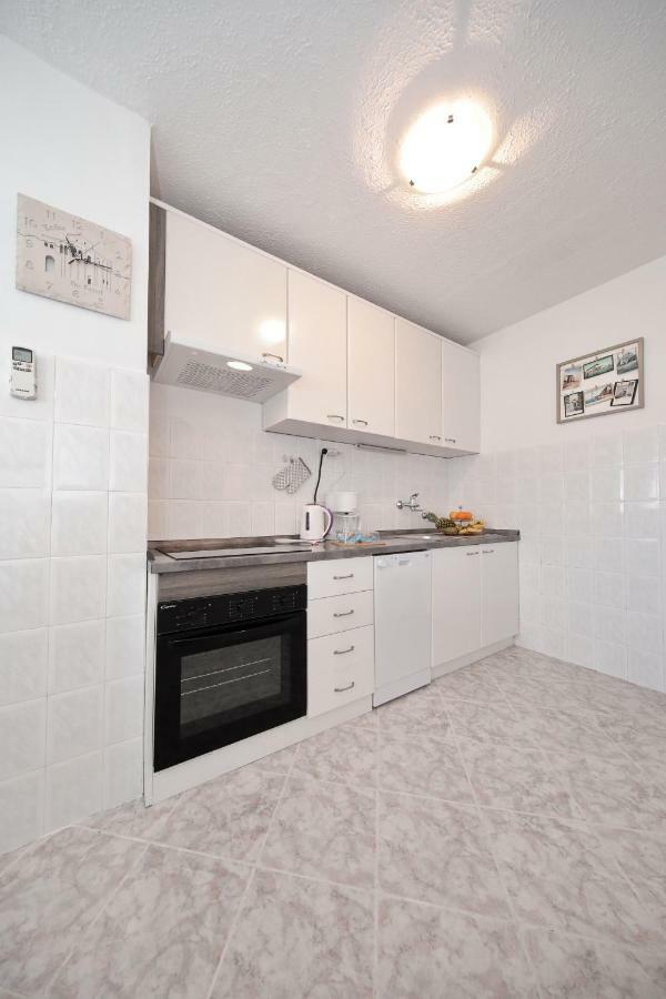 Apartman Lana In City Centre With Garage Zára Kültér fotó
